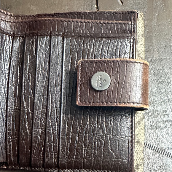 Authentic Gucci Tan and Brown Monogram Wallet - Picture 3 of 14